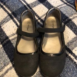 Girls size black dress shoes